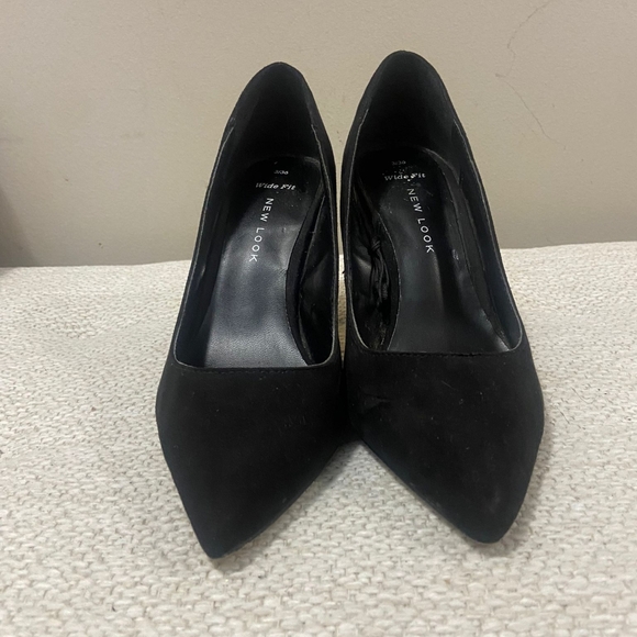 ❤️New look black pumps with gold heel - Picture 2 of 4